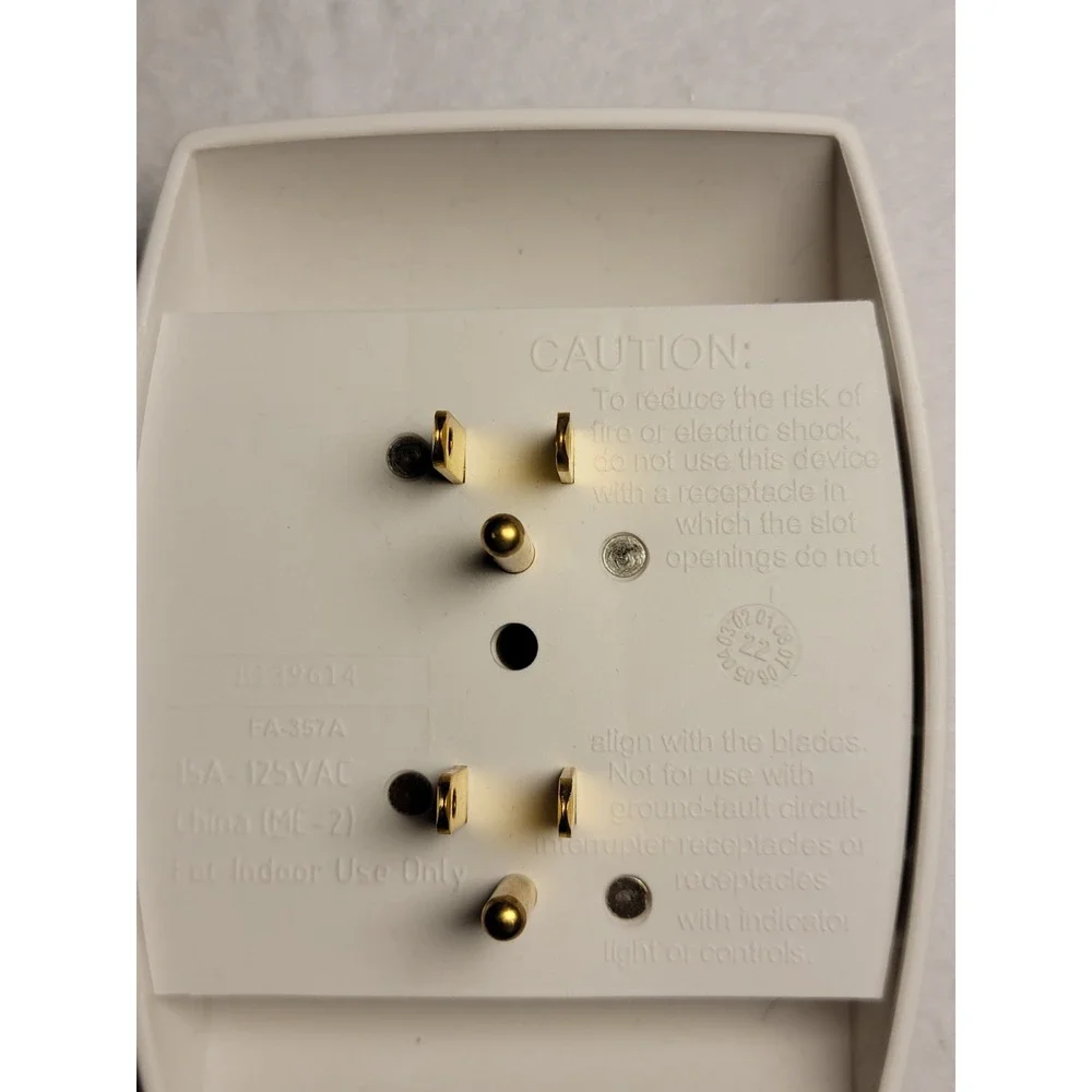 General Electric (GE) 6-Outlet Adapter -‎ White, Ground, 15A-125V 1745